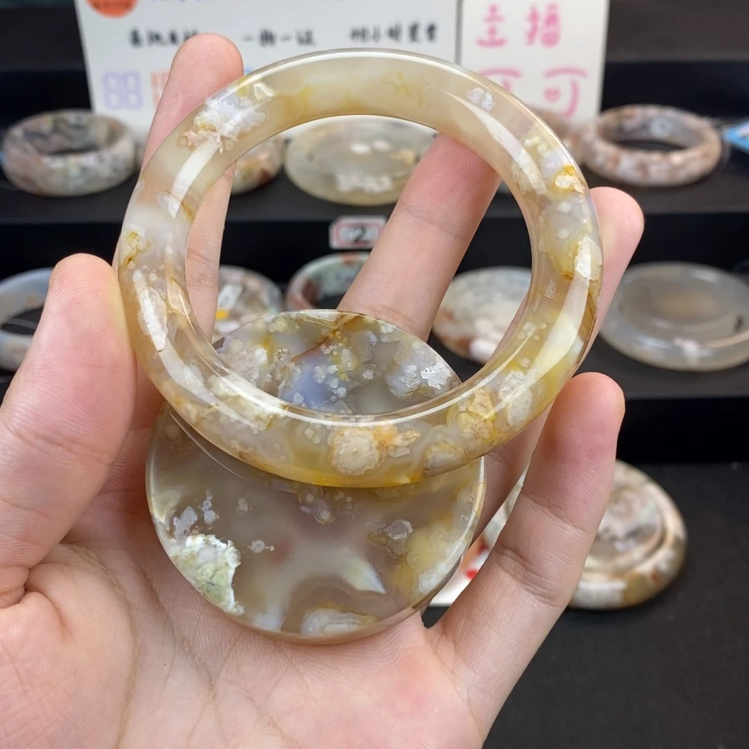 石英质玉手镯未镶嵌