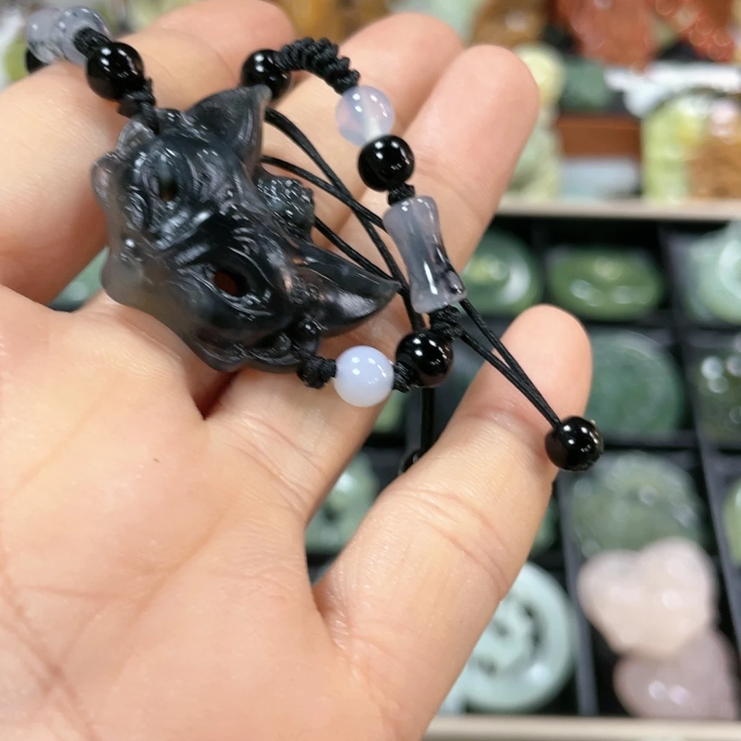 蛇纹石玉颈饰合金