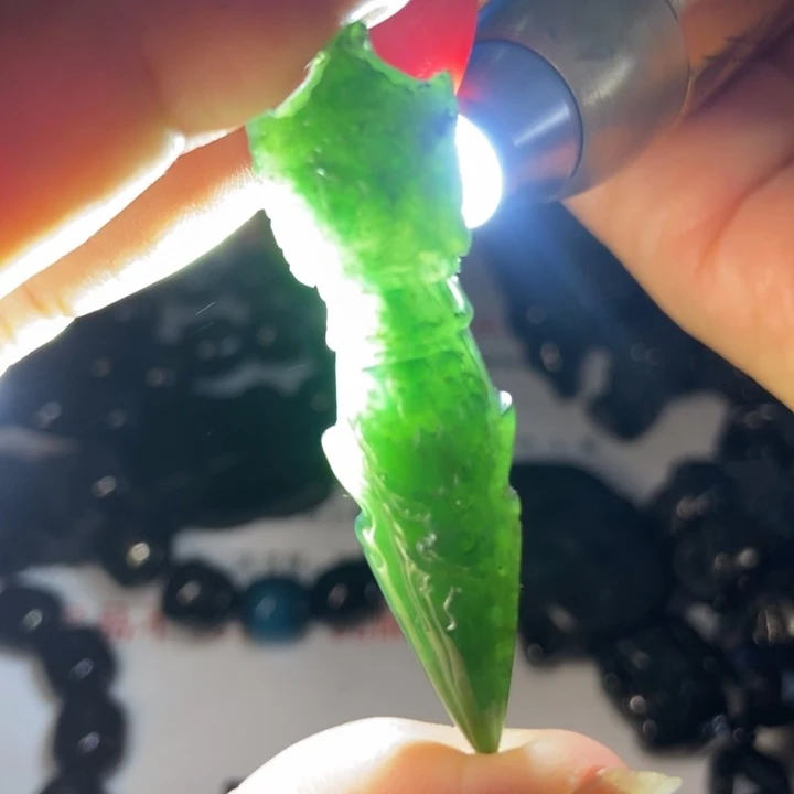 翡翠未镶嵌颈饰墨翠