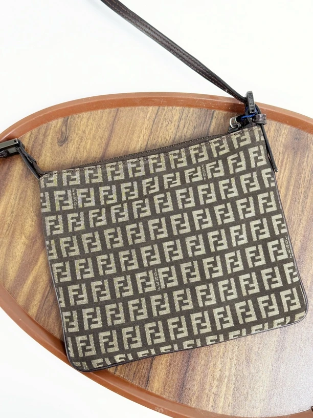 95新 FENDI/芬迪 咖啡老花斜挎包 信封包