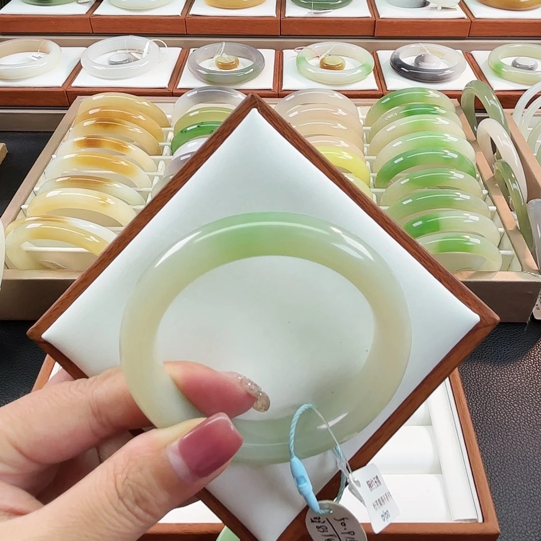 未镶嵌手镯和田玉54