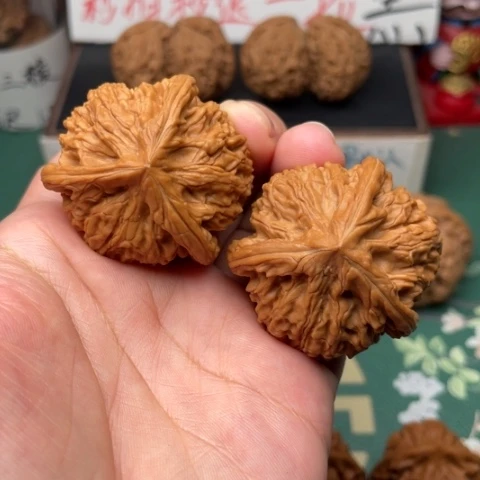 【闪购商品】文玩核桃吊坠?41全品玉龙粗筋三棱