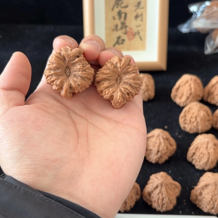 文玩核桃吊坠王*峰南将