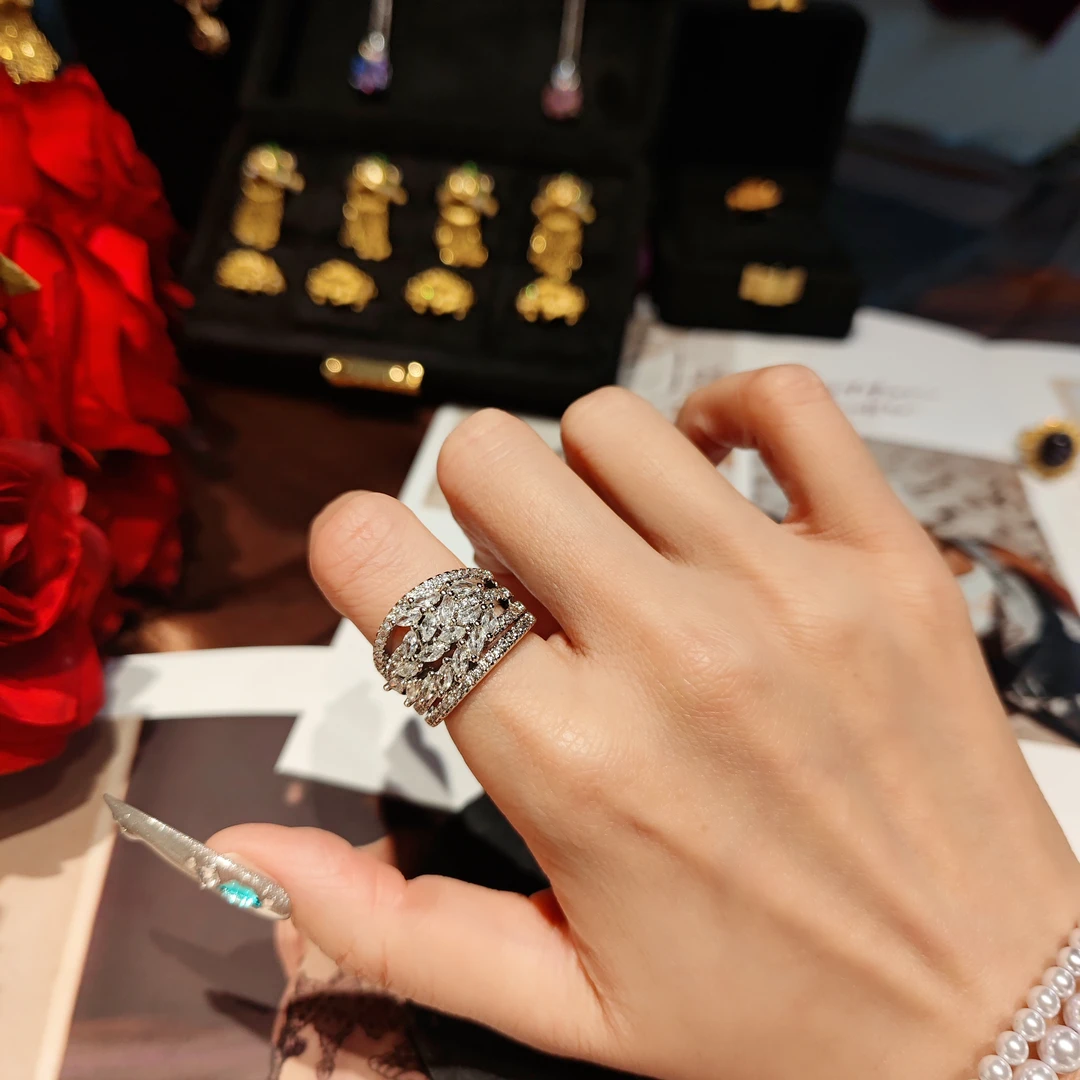 铜合金合成锆石戒指 气质时尚优雅个性轻奢镂空麦穗满镶宽戒指环