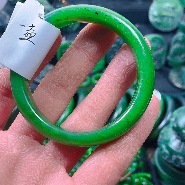 一***风和田玉（碧玉）未镶嵌珠宝半成品