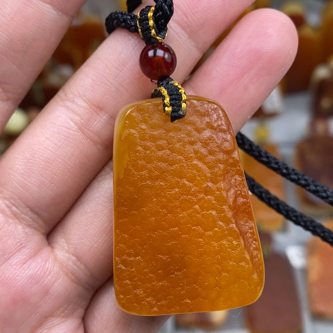 未镶嵌琥珀珠宝奇石