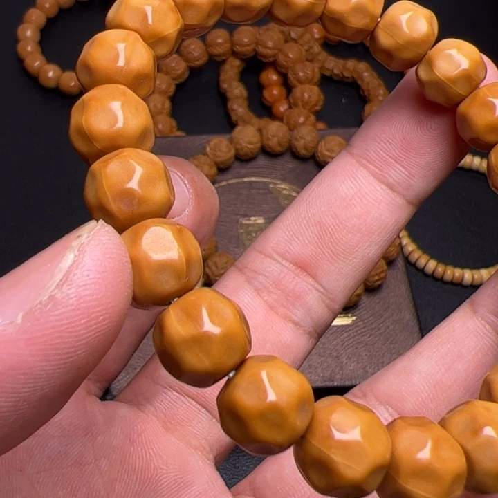 猴头核桃手串快快乐乐