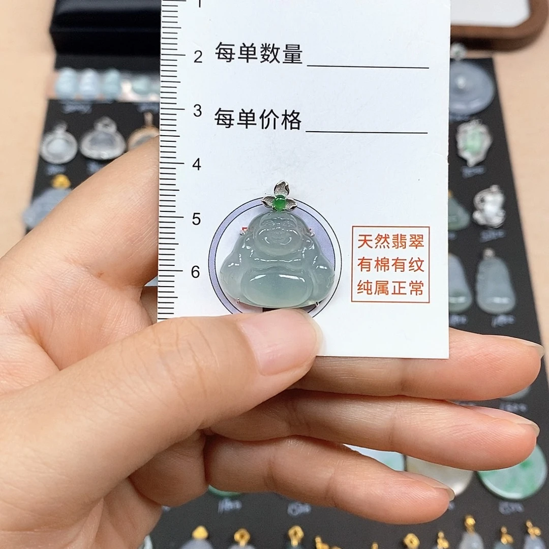 颈饰18K金镶嵌翡翠