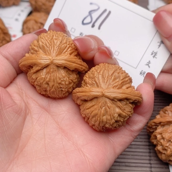 文玩核桃吊坠40白狮子811