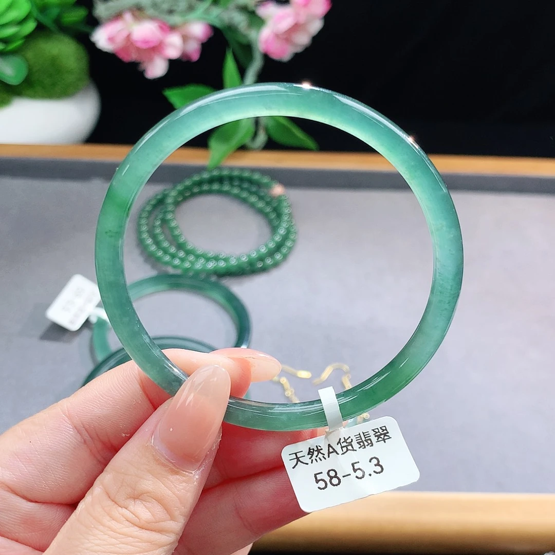 未镶嵌手镯（圆镯）翡翠