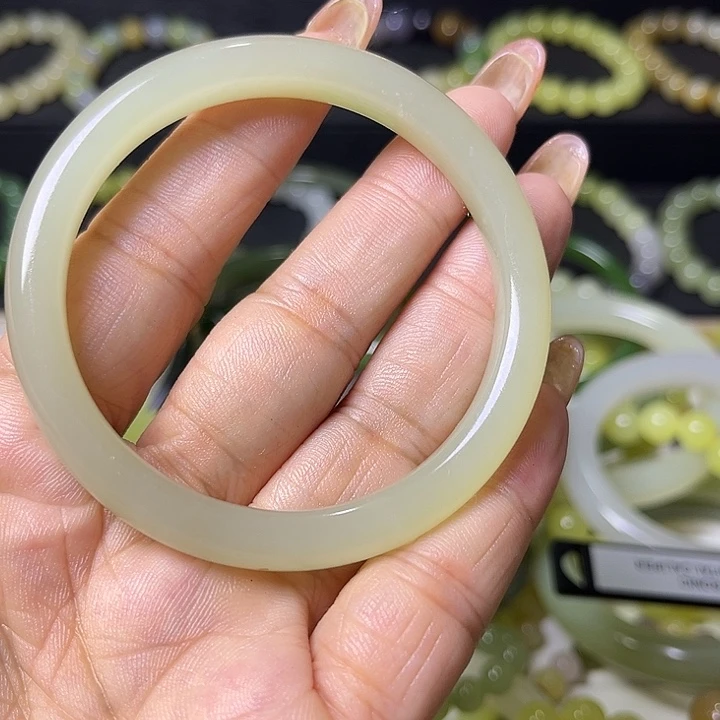 好***连和田玉未镶嵌手镯