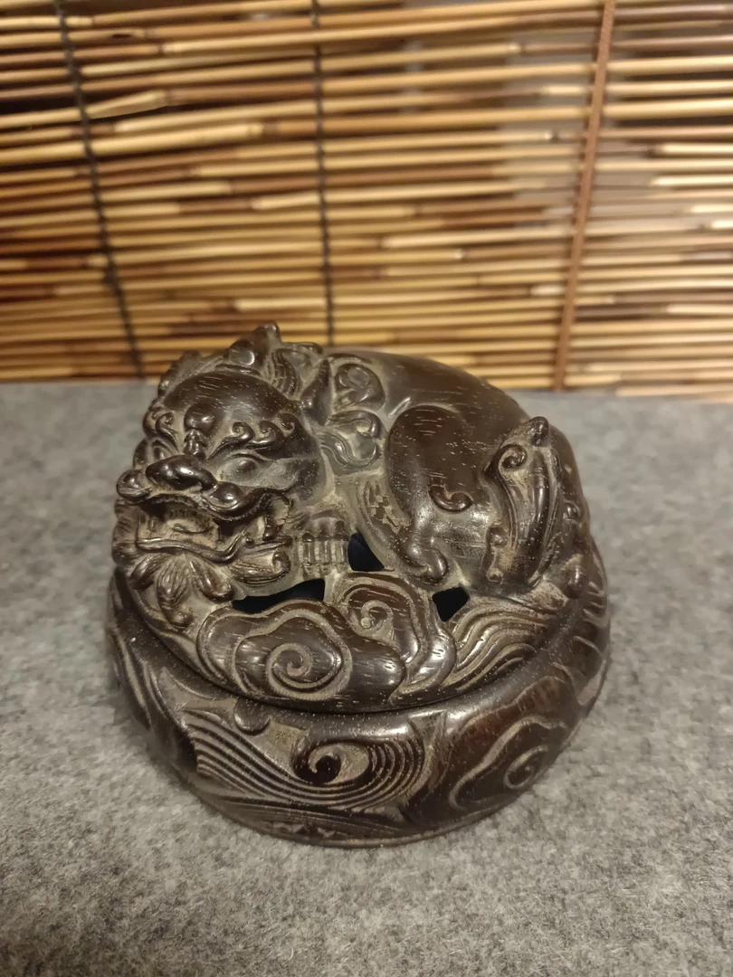 老红木雕刻瑞兽香薰炉