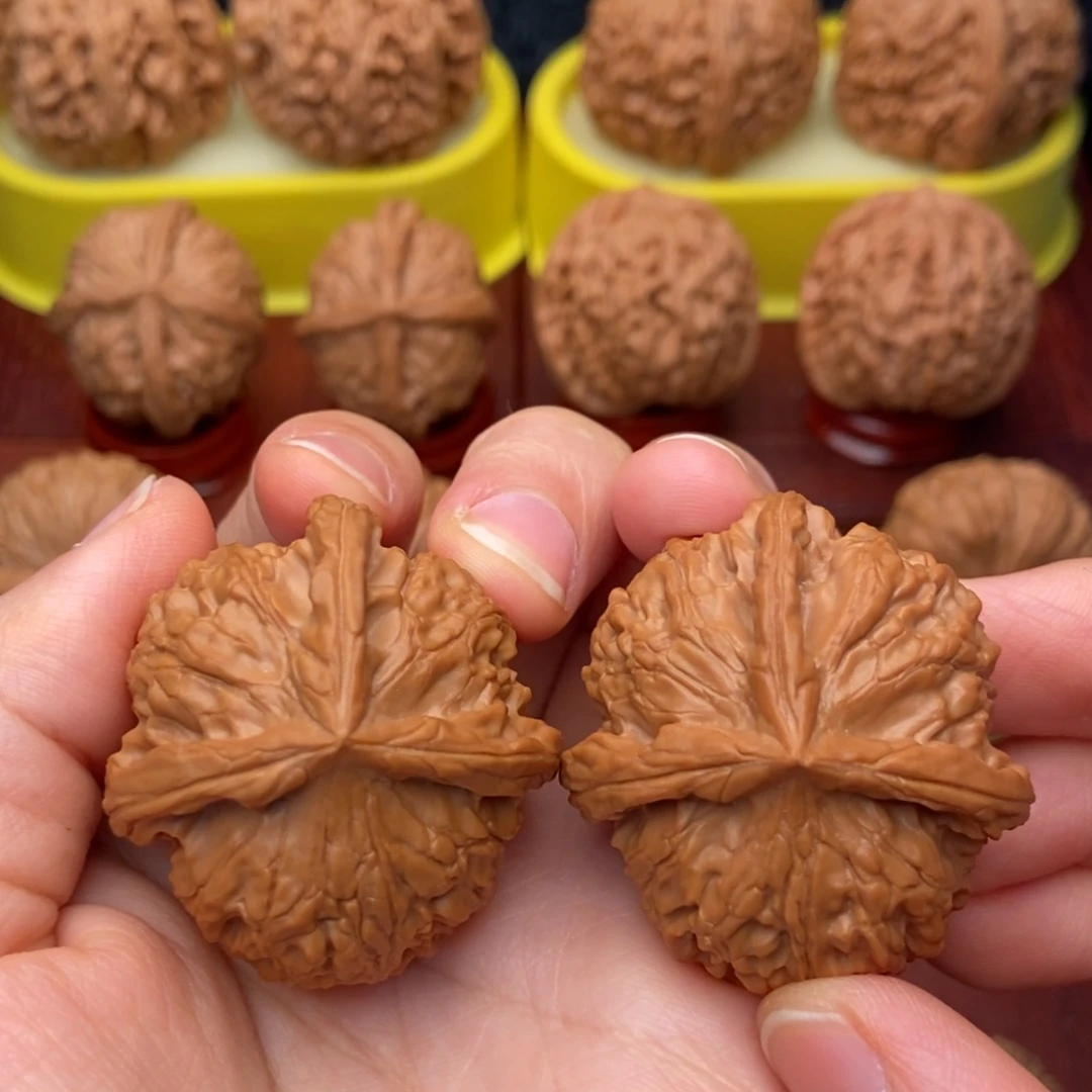文玩核桃把件39红皮老树金锭三棱