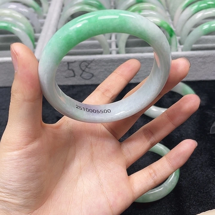 柒***.以图为准001无美颜