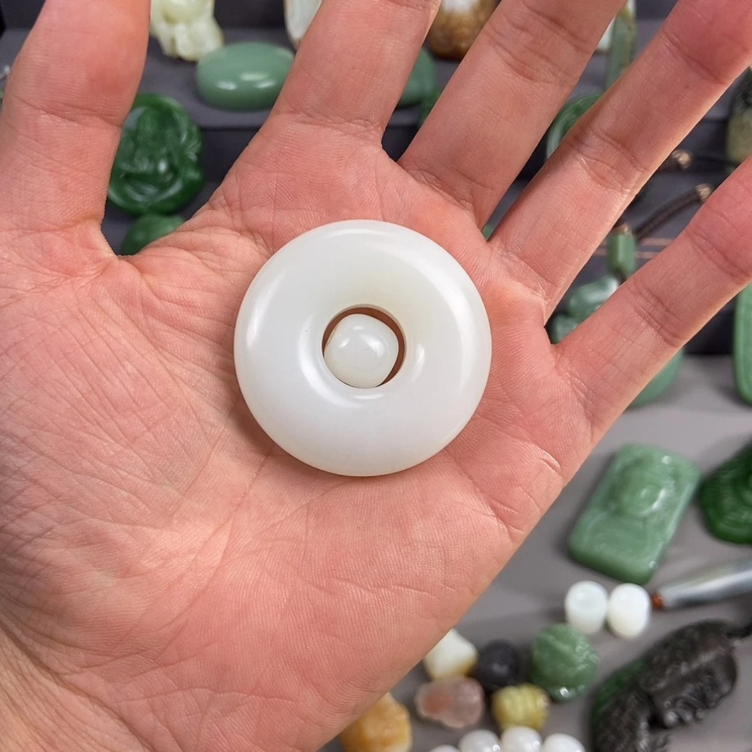 和田玉未镶嵌颈饰山料平安扣