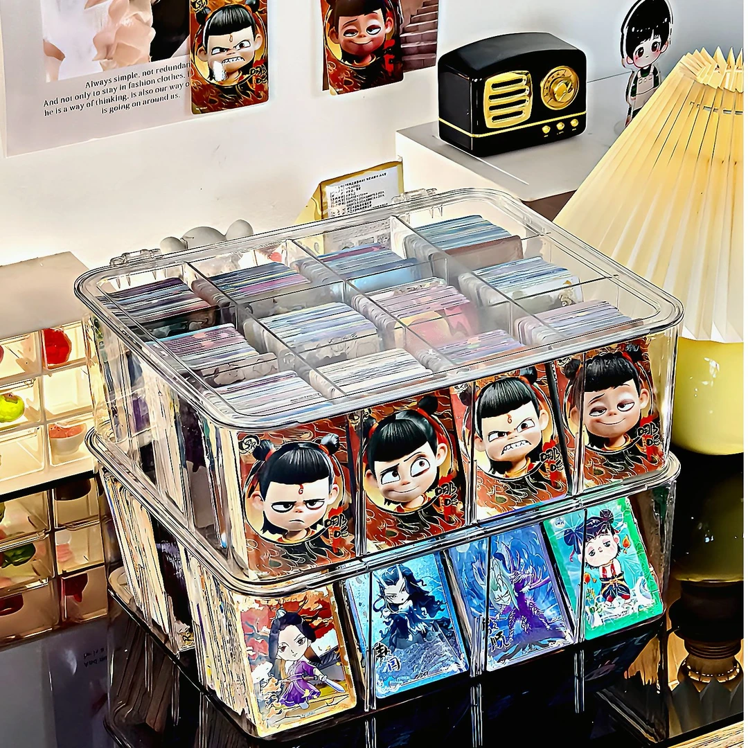 哪吒卡片收纳盒卡游闪卡盲盒卡片吧唧大容量透明防尘分隔整理盒