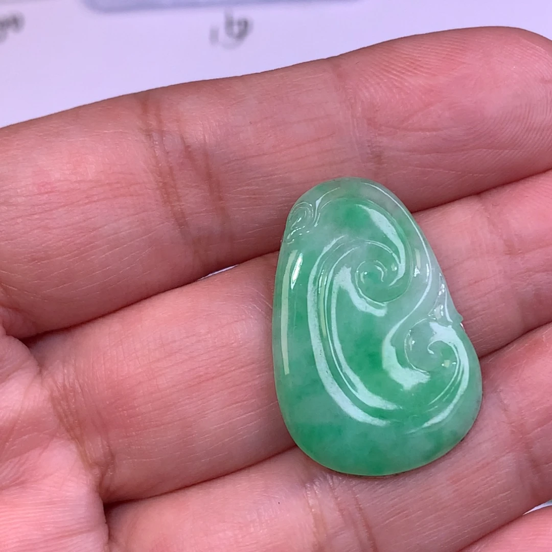 翡翠未镶嵌颈饰如意