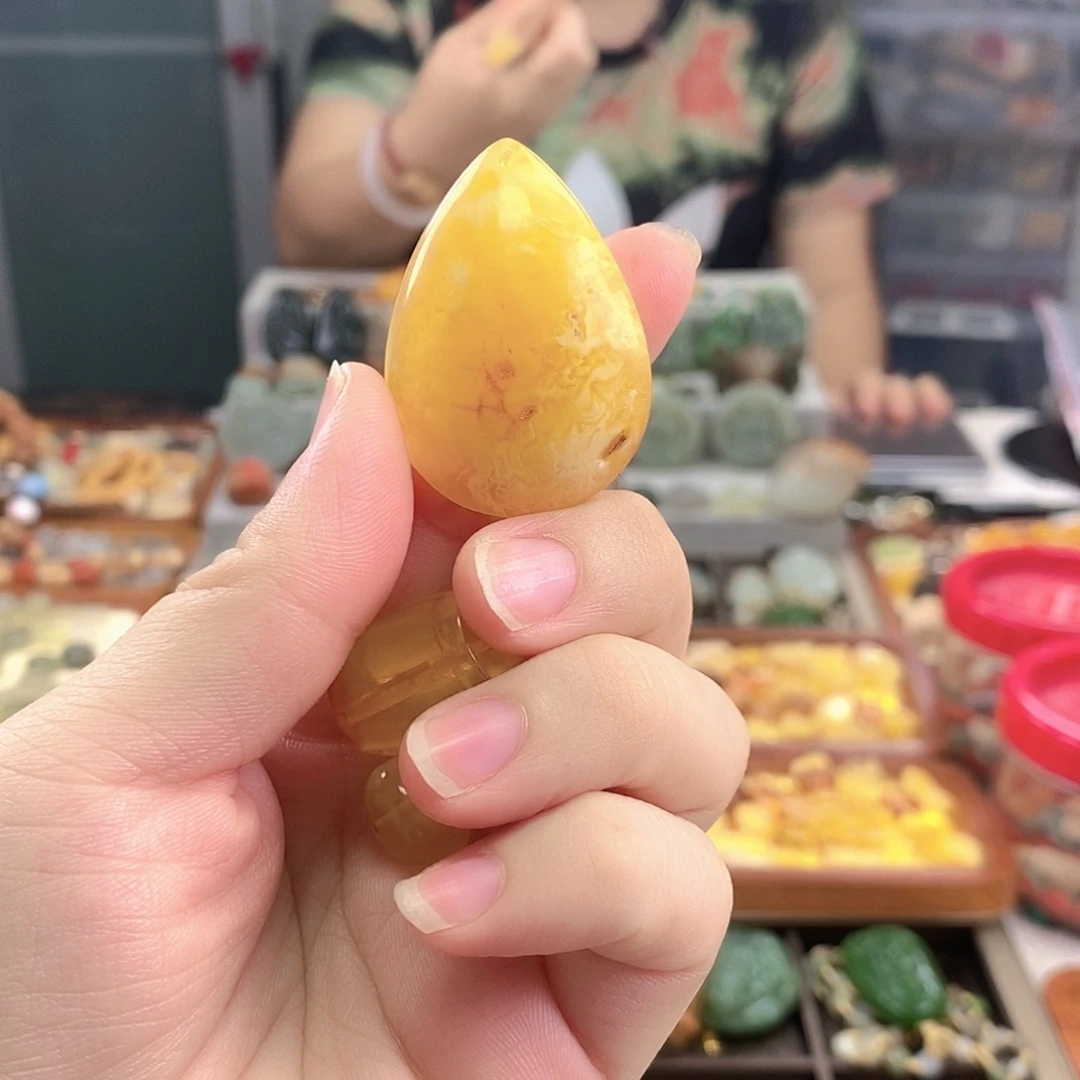 琥珀未镶嵌手链瑕疵