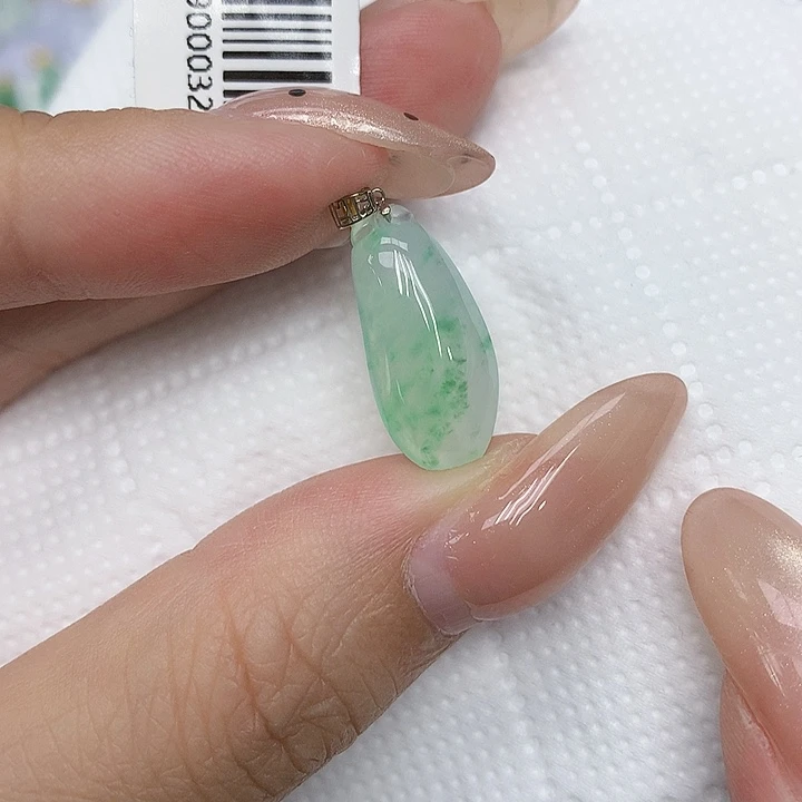 颈饰18K金镶嵌翡翠