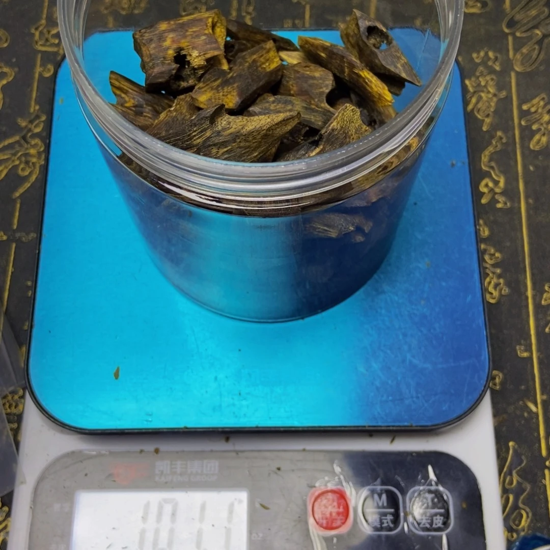 朝***吼沉香沉香碎屑陆河红油块料2年老料101克