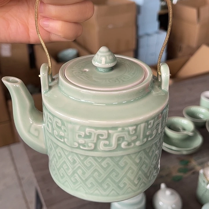 瓷瑕疵提梁壶一只