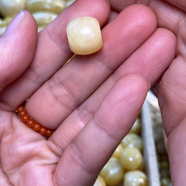 你***裸石琥珀未镶嵌原矿蜜蜡配饰