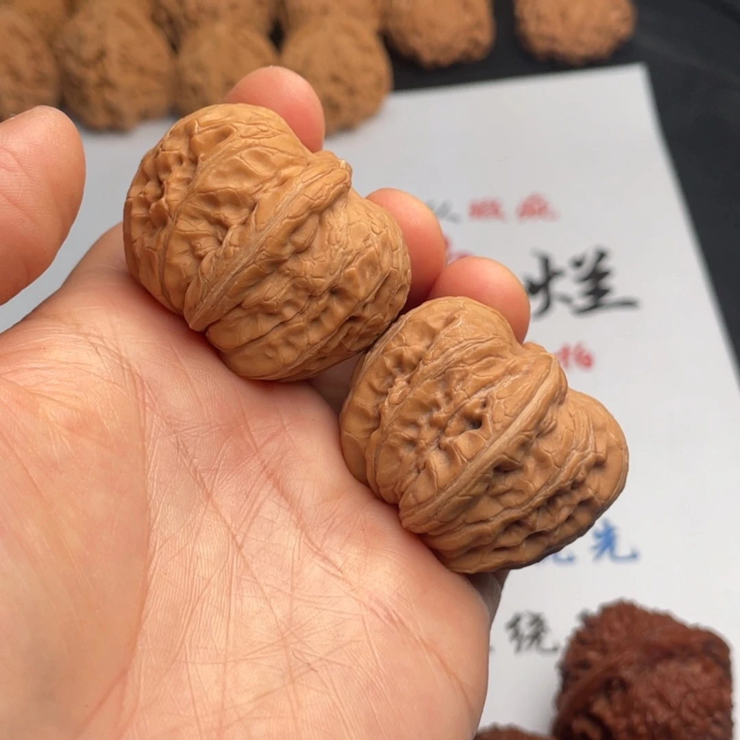 文玩核桃吊坠930。39元宝有黄