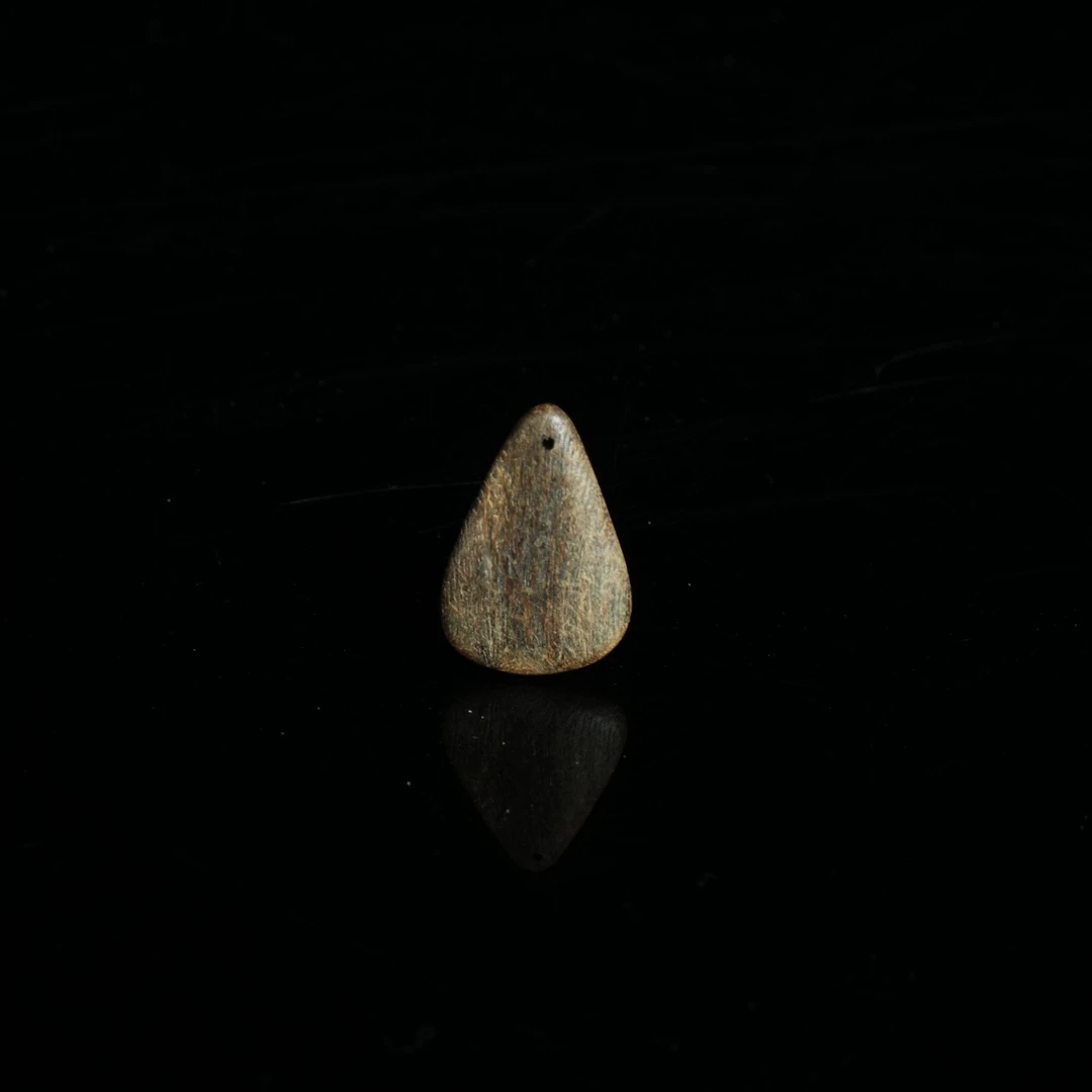 C0120 惠安系蜜香味水滴吊坠 3x2x0.6cm 1.5g