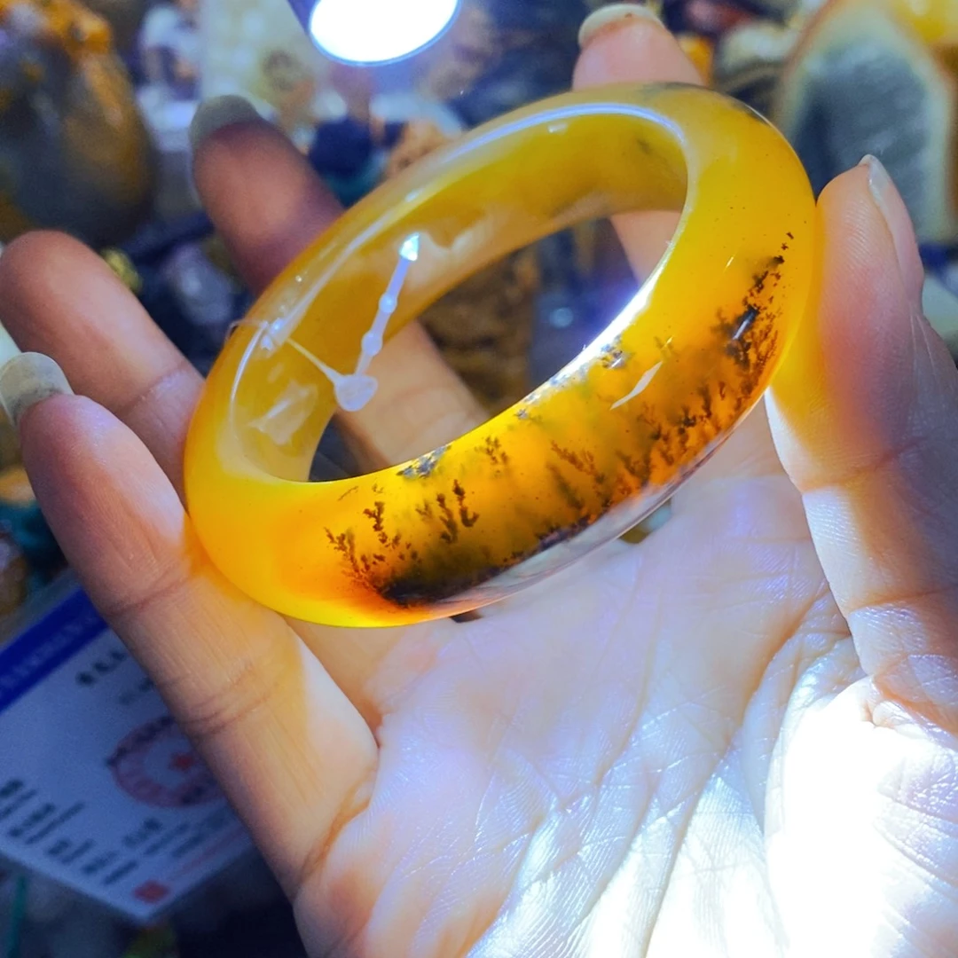 未镶嵌石英质玉（黄龙玉）颈饰