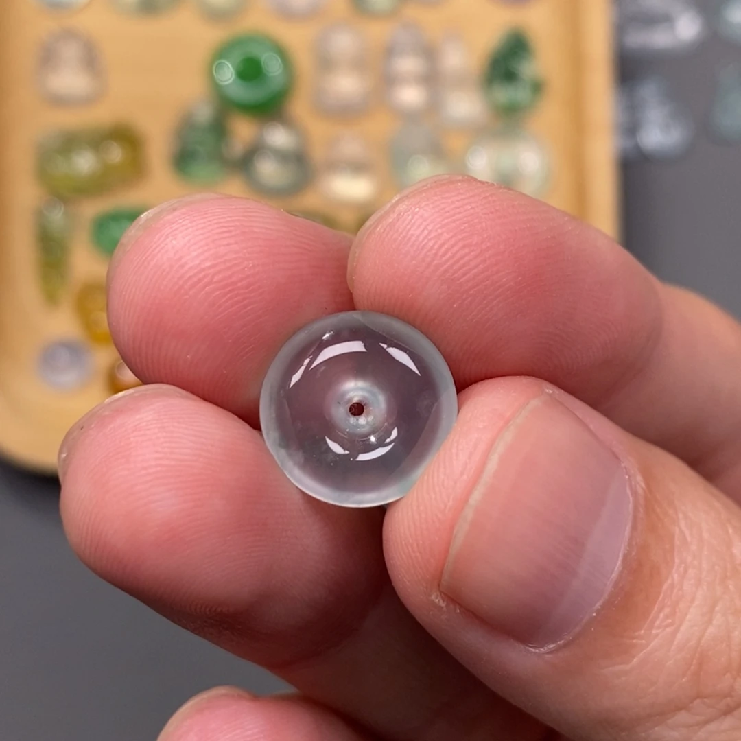 翡翠未镶嵌颈饰平安扣