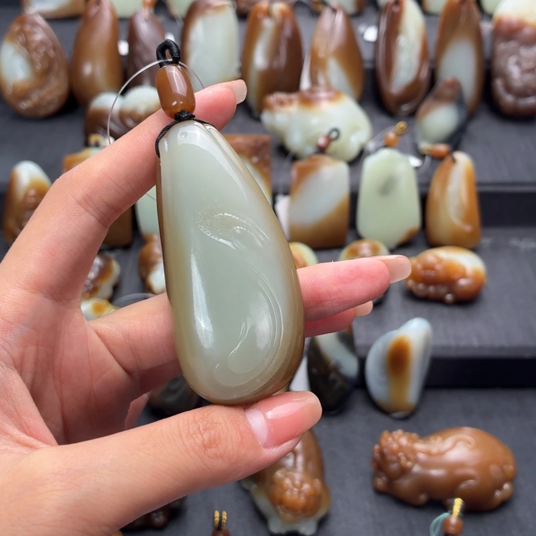 三***爸和田玉未镶嵌颈饰