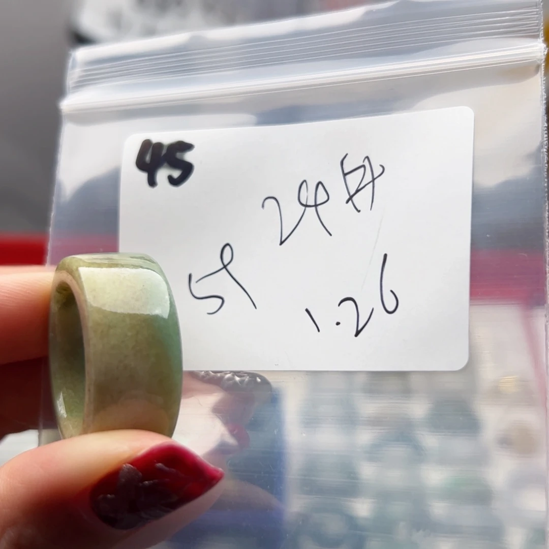 翡翠颈饰未镶嵌壮*戒