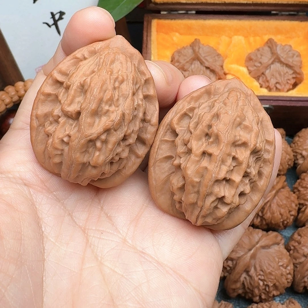 文玩核桃把件35大红袍有磕碰