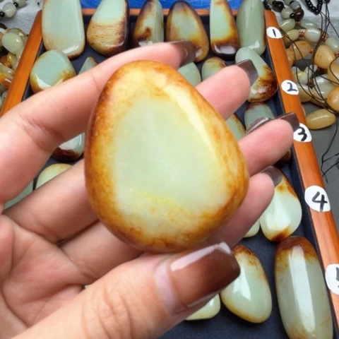 和田玉颈饰未镶嵌成*