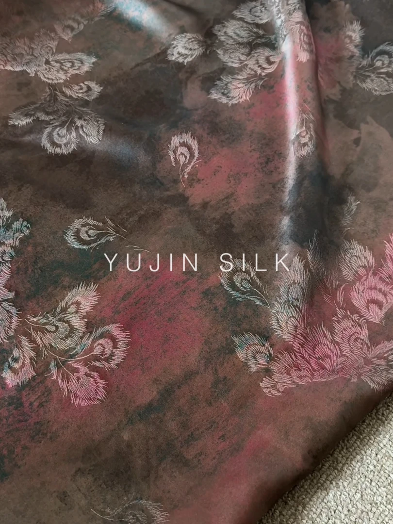 「渐变雀翎」YUJIN SILK 花萝红云纱桑蚕丝114门幅24-26姆米