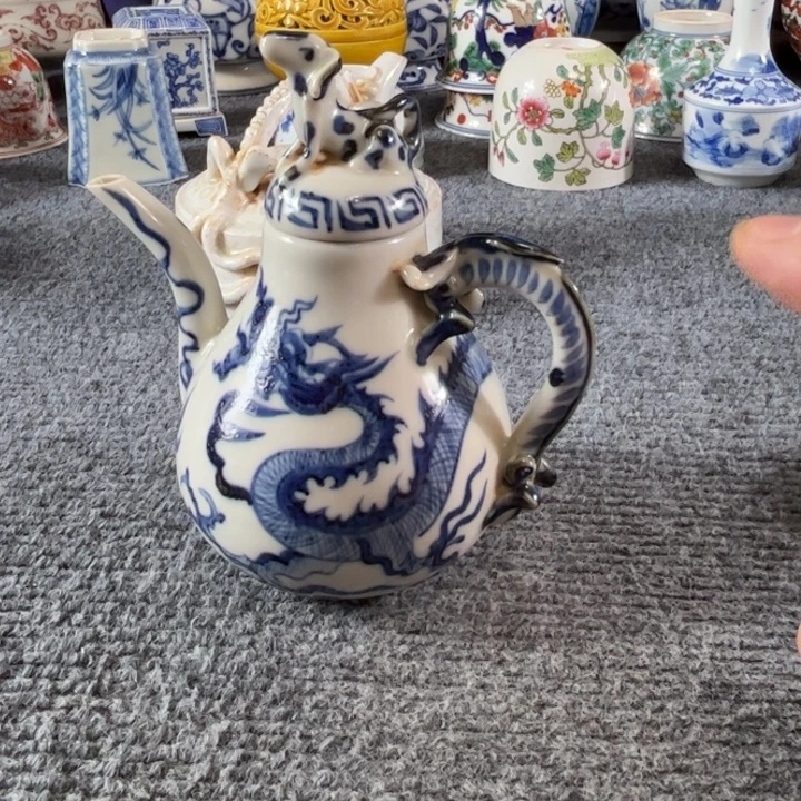 晗***爸摆件瓷一个青花的小壶壶