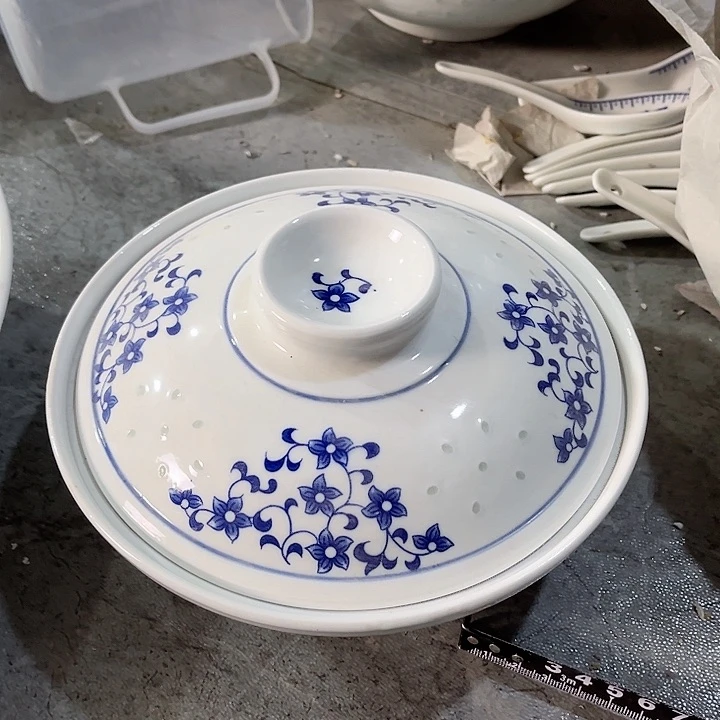 碗青花玲珑紫荆花八寸合器