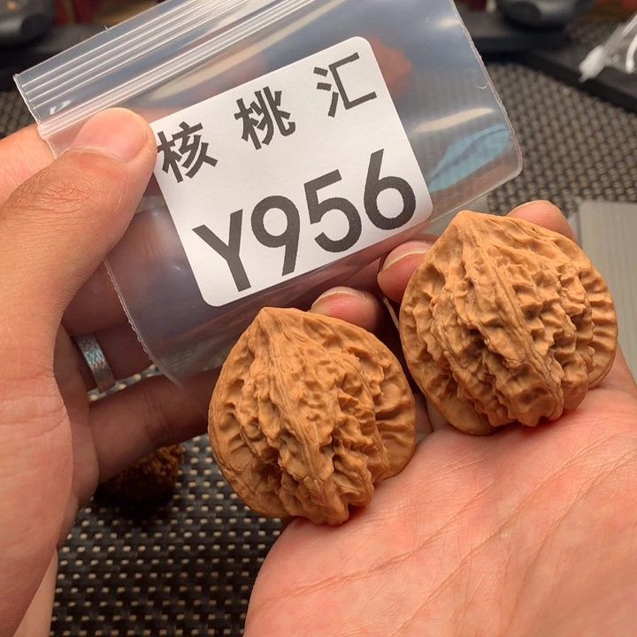 文玩核桃吊坠马蹄
