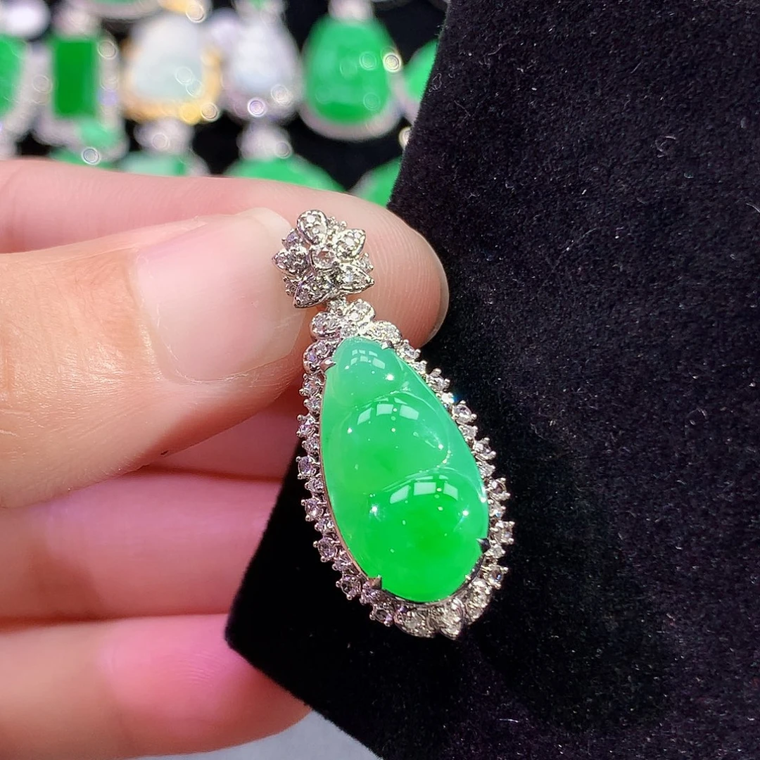 翡翠18K金镶嵌颈饰