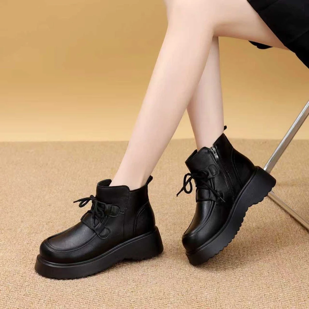 冬季新款加绒加厚防水防滑厚底女士雪地马丁短靴
