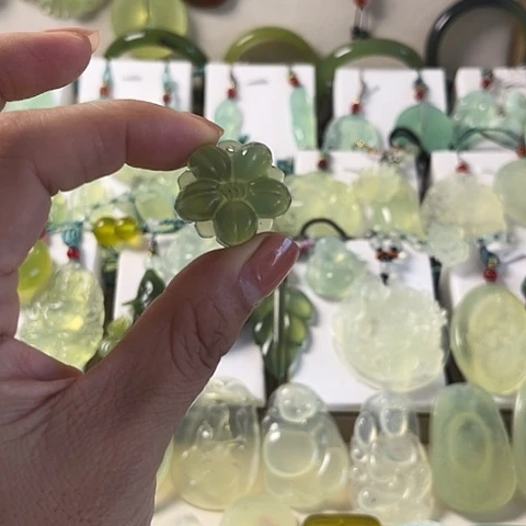 未镶嵌蛇纹石玉颈饰