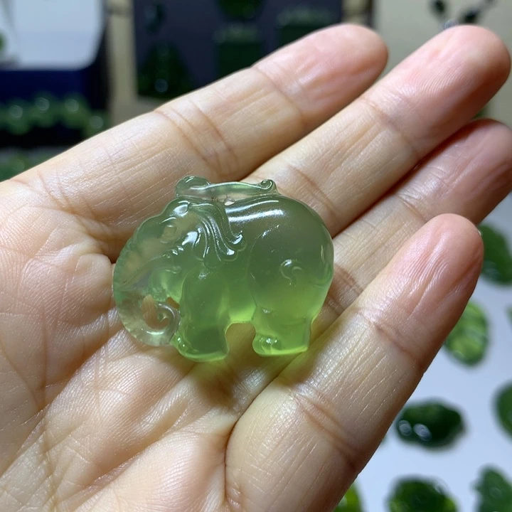 岫玉未镶嵌颈饰吊坠
