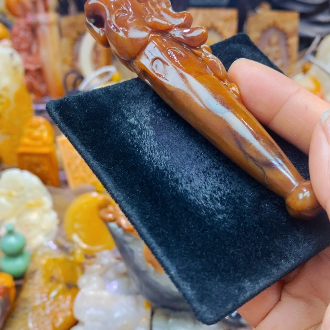 未镶嵌石英质玉（黄龙玉）颈饰