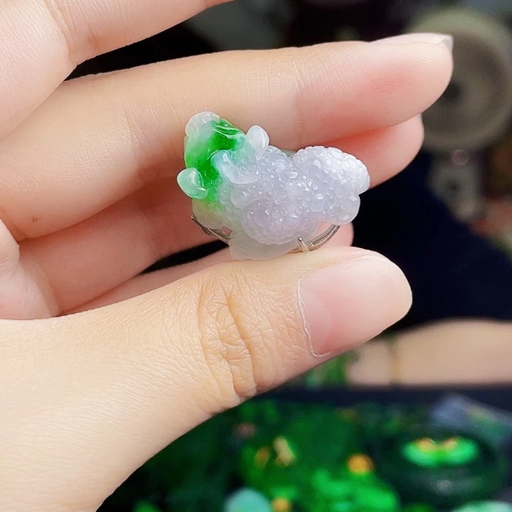 翡翠未镶嵌颈饰多样性