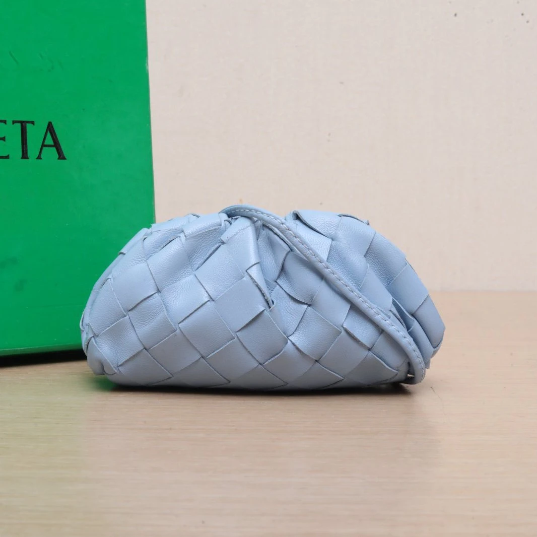 99新 BOTTEGA VENETA/葆蝶家 【娇】活动蓝色皮革S云朵包编织093750