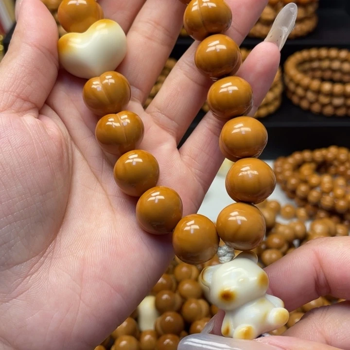 吊坠猴头核桃全品奶油泡芙屁桃加爱心小熊