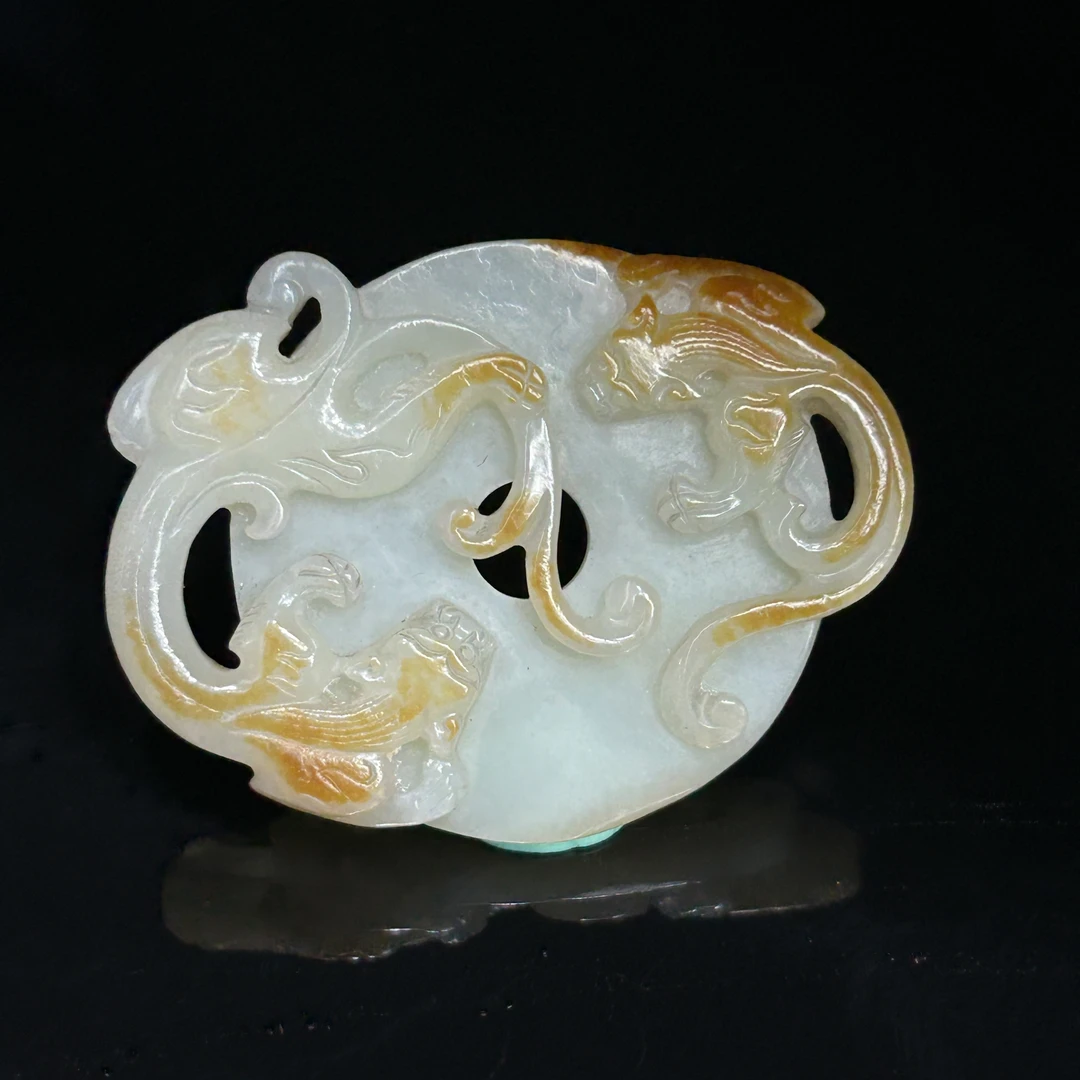 LOT.19/20世纪白玉红皮双螭纹壁/JG201411