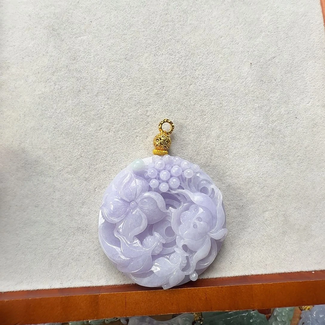 翡翠未镶嵌吊坠(赠链)