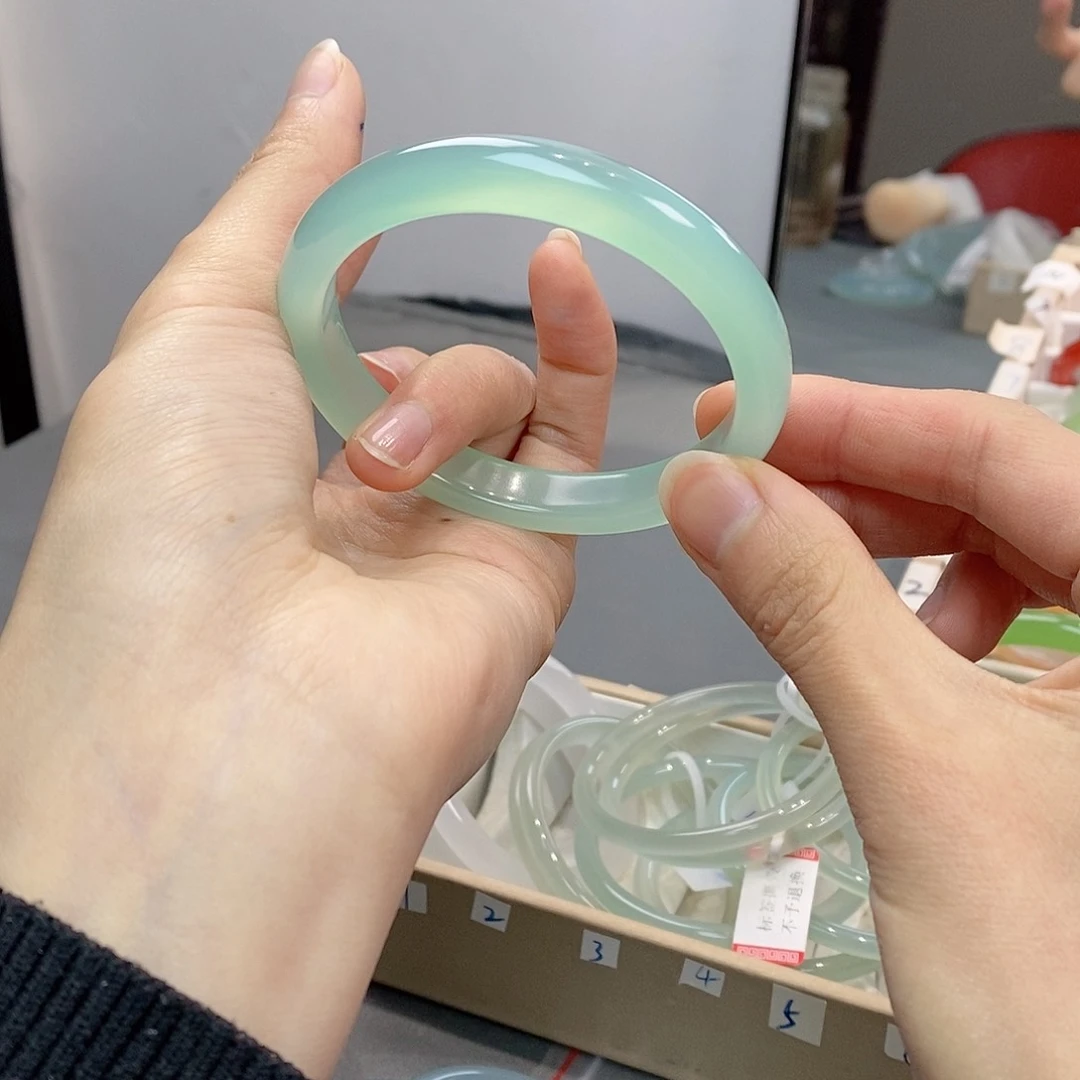 玛瑙/玉髓手镯未镶嵌是**呀