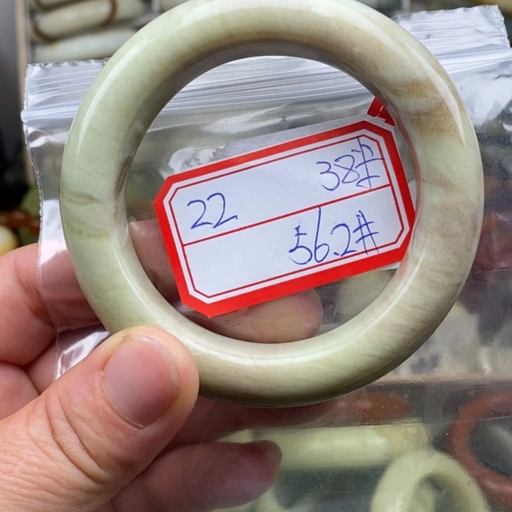 未镶嵌蛇纹石玉颈饰